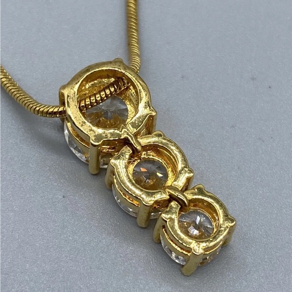 Nolan Miller Korea Gold Tone Swarovski Crystals Pendant & Chain 17” Necklace - Picture 6 of 8